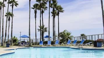 Lämmitetty uima-allas