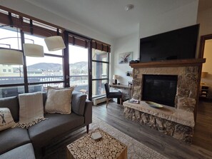 TV, fireplace, video games, DVD player - Convenient Avon Town Center Condo, Base of Beaver Creek, Restaurants, Walking (Avon)
