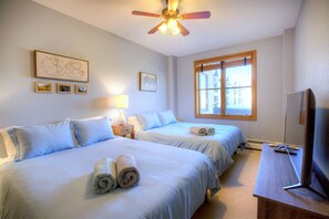 2 Schlafzimmer, Schreibtisch, Bügeleisen/Bügelbrett, WLAN