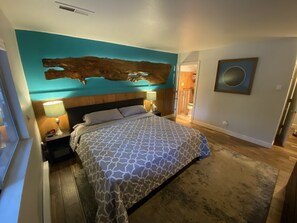3 bedrooms, desk, iron/ironing board, travel crib