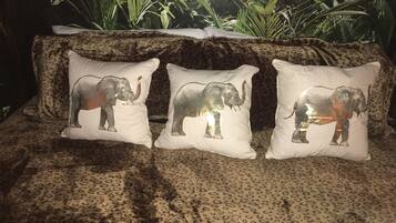 13 habitaciones, tabla de planchar con plancha, wifi y ropa de cama