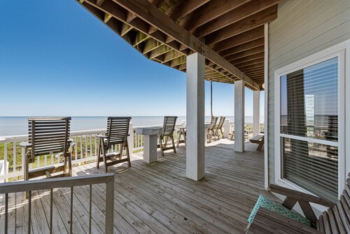 Luxury Beachfront~Ground level Palapas Bar~ Hot Tub