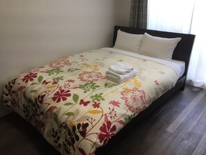 Desk, blackout drapes, free WiFi, bed sheets