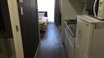 雪櫃、微波爐、爐具、電飯煲