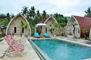 Outdoor pool - La Roja Bungalows (Penida Island)