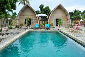 Outdoor pool - La Roja Bungalows (Penida Island)