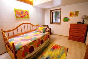 4 Schlafzimmer, Pillowtop-Betten, Bügeleisen/Bügelbrett, Reisekinderbett