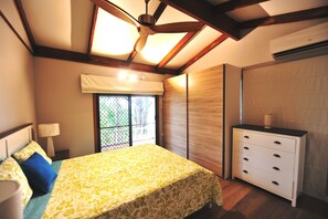 House, 3 Bedrooms | 3 bedrooms, Egyptian cotton sheets, premium bedding, down comforters - The Sanctuary Retreat (Trinity Beach)