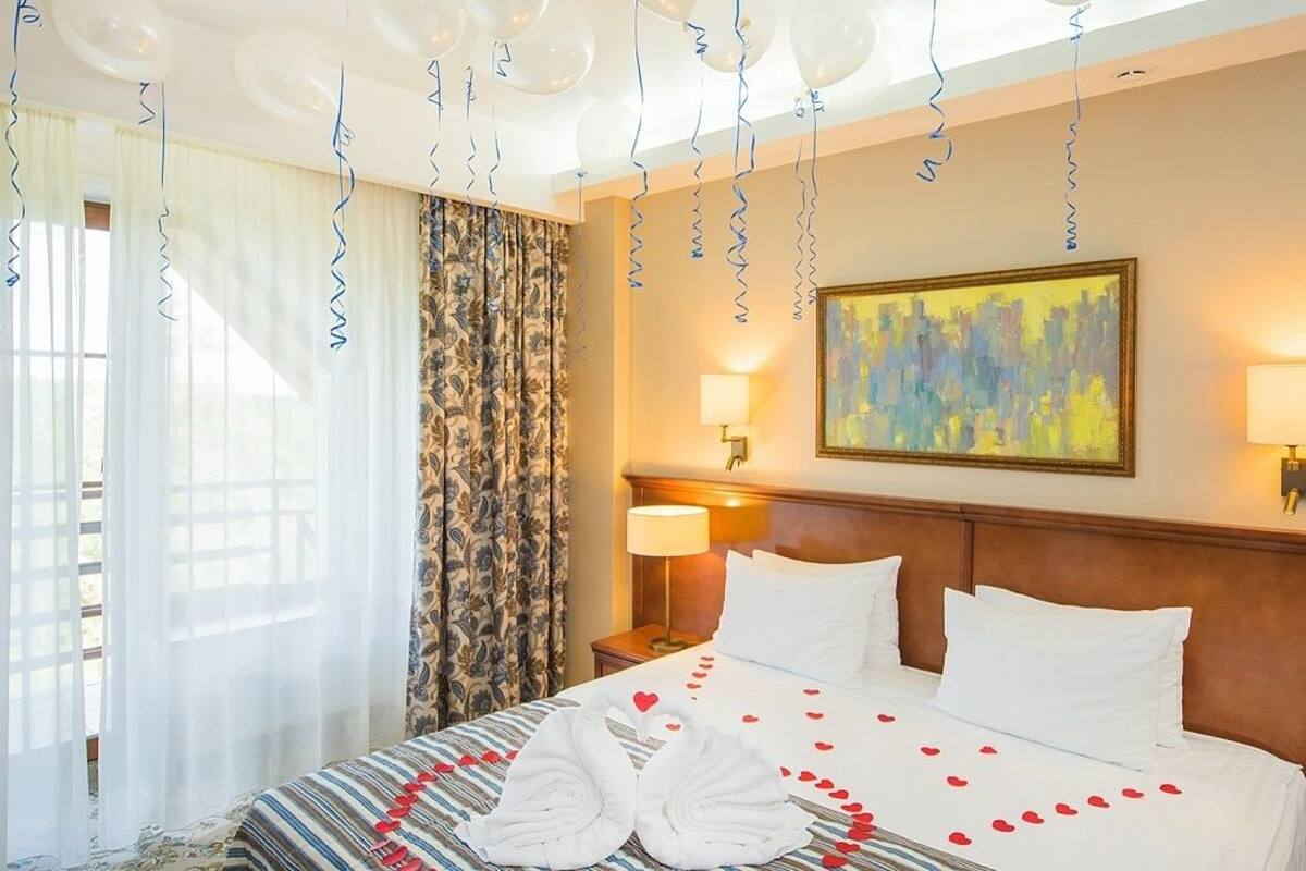 Luxe beddengoed, een minibar, een kluis op de kamer, een bureau