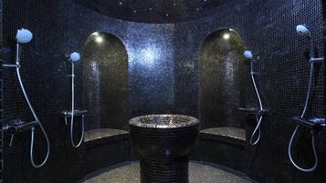 Een sauna, een stoombad, een Turks bad/hammam, lichaamsbehandelingen