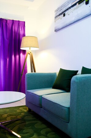 Family Suite, 2 Bedrooms | Living room | Flat-screen TV - Résidence Ethan (Abidjan)