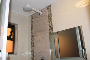 Dusche im Bad