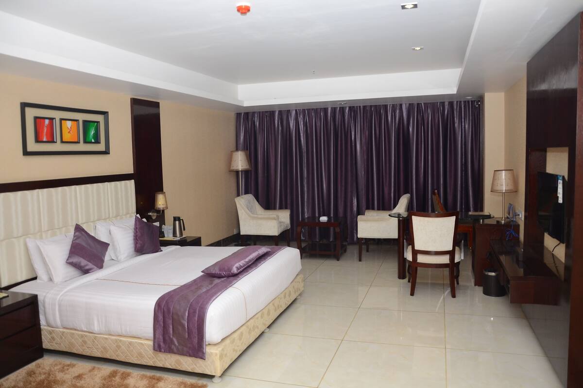 1 bedroom, Frette Italian sheets, premium bedding, minibar