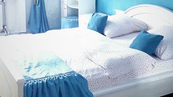 Apartment, 3 Bedrooms (on prospect Shevchenko ) | 1 bedroom, iron/ironing board, free cots/infant beds, free WiFi