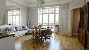 Deluxe Apartment, 1 Bedroom, Balcony, City View | In-room dining - Ratusha apartment (Lviv)