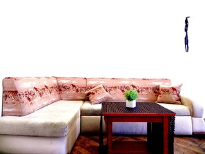 Apartment, 2 Schlafzimmer (Valova Str.,  16 and  Krakivska Str.) | 1 Schlafzimmer, Bügeleisen/Bügelbrett, kostenlose Babybetten