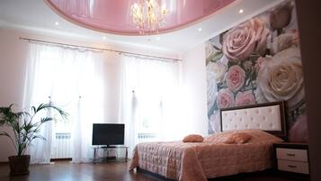 Superior Apartment, 3 Bedrooms (Udatnogo Street) | 1 bedroom, iron/ironing board, free cribs/infant beds, free WiFi