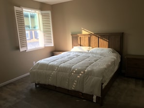 Deluxe-Zimmer, 1 King-Bett | Schreibtisch, Bügeleisen/Bügelbrett, kostenloses WLAN, Bettwäsche
