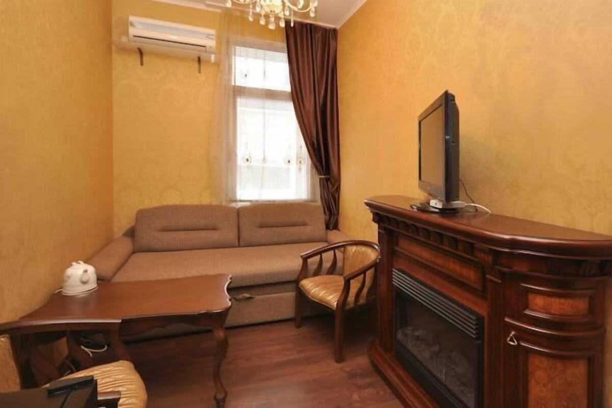 Habitación individual estándar | Escritorio, tabla de planchar con plancha, wifi gratis y ropa de cama