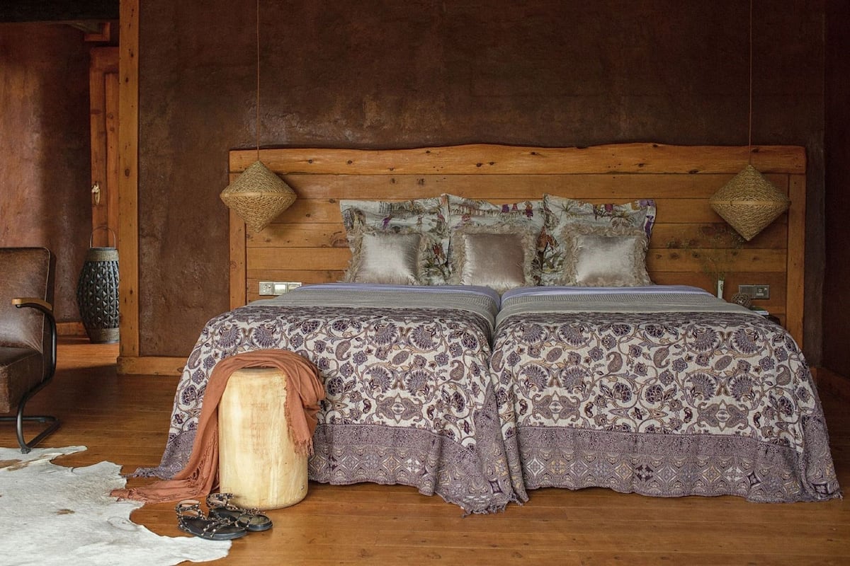 Desk, bed sheets
