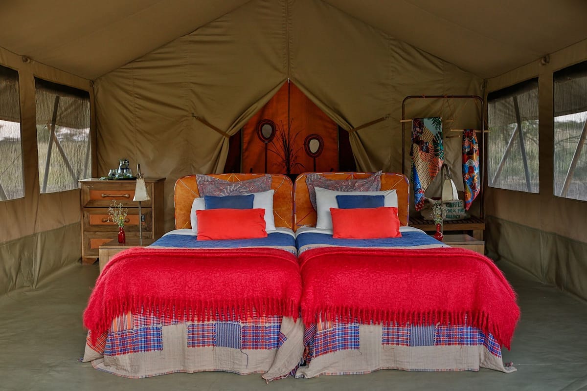 Desk, bed sheets