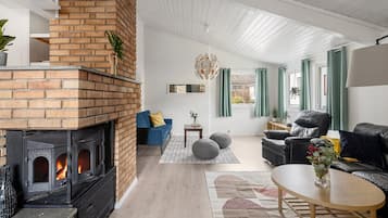 Standard House, 5 Bedrooms, Mountain View | Living area | Toys