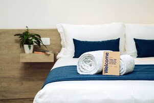 双人房 | 迷你吧、客房内保险箱、办公桌、隔音