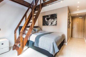 Phòng Suite Deluxe | Bộ trải giường bằng vải cotton Ai Cập, bộ đồ giường cao cấp 