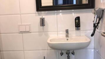 Standard Double Room | Bathroom