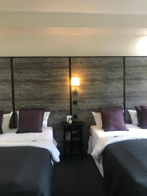 Standard Quadruple Room | Desk, free WiFi - Room's by Sleephotels (Hamburg)