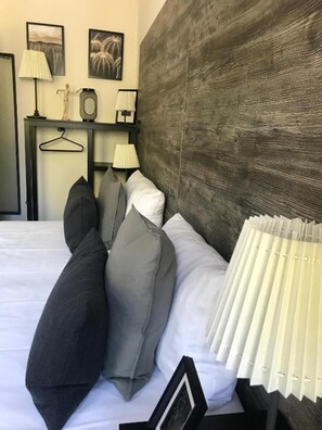 Quadruple Room, Shared Bathroom | Desk, free WiFi - Room's by Sleephotels (Hamburg)