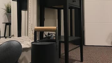 Habitación doble, baño compartido | Escritorio y wifi gratis