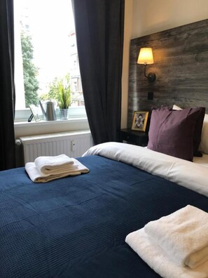 Tweepersoonskamer, gedeelde badkamer | Een bureau, gratis wifi