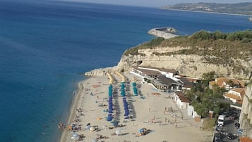 Playa en los alrededores y buceo