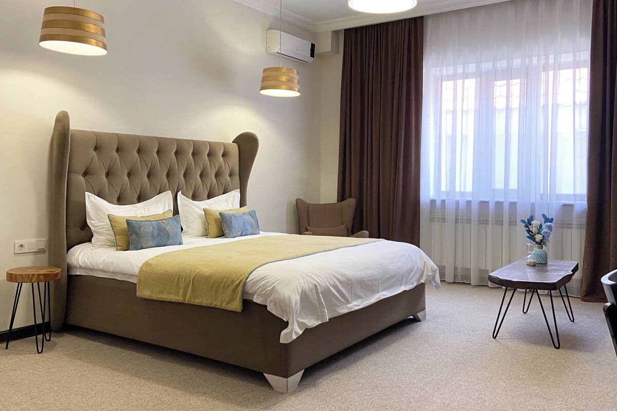 Deluxe Double Room | Premium bedding, minibar, in-room safe, desk