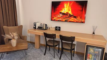 Standard Twin Room, Mountain View | Premium bedding, minibar, in-room safe, desk