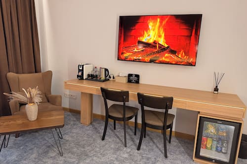 Standard Twin Room, Mountain View | Premium bedding, minibar, in-room safe, desk