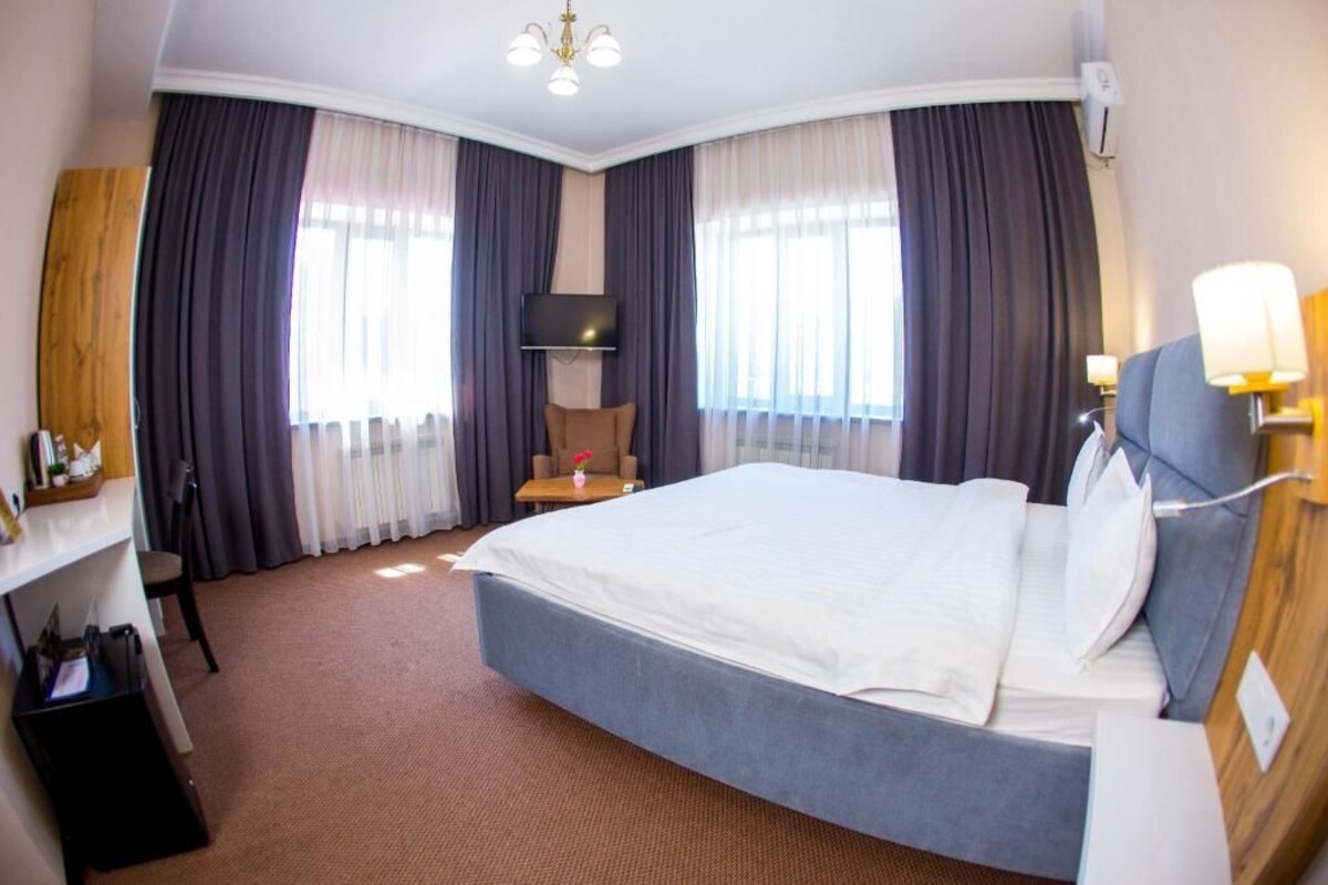 Hochwertige Bettwaren, Minibar, Zimmersafe, Schreibtisch