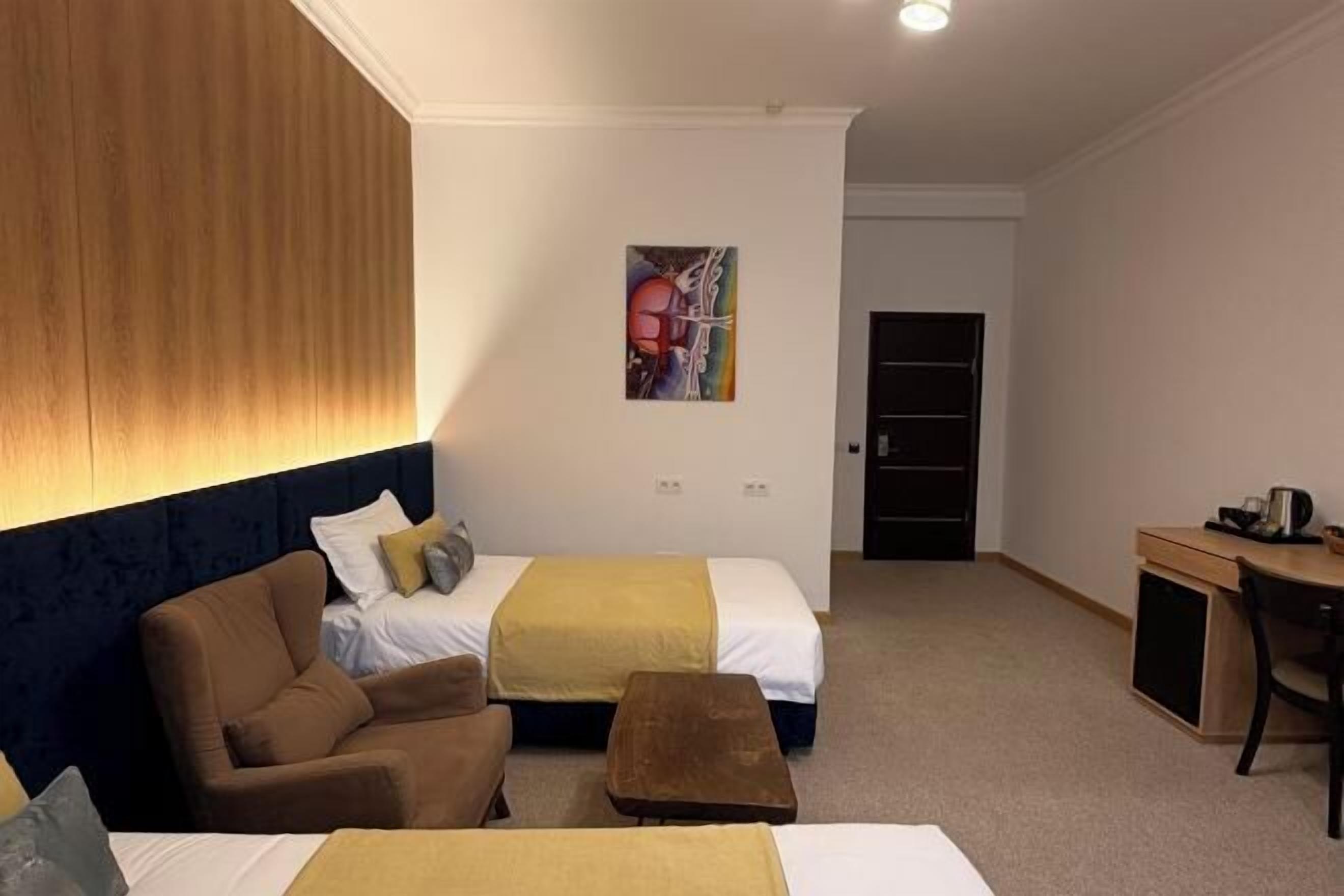 Ropa de cama de alta calidad y minibar 