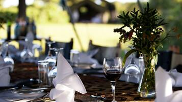 Se sirven desayunos, almuerzos y cenas; cocina internacional