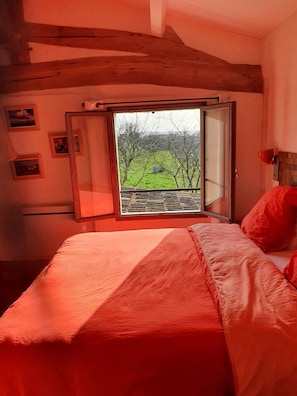 Premium bedding, down comforters, memory foam beds - Au Vélo dans l'Arbre (Saint-Émilion)