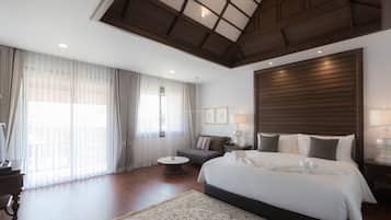 Premium Deluxe Room with Bathtub | Een gratis minibar, een kluis op de kamer, een bureau