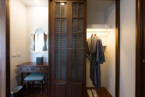 Premium Deluxe Room with Bathtub | Free minibar, in-room safe, desk, iron/ironing board