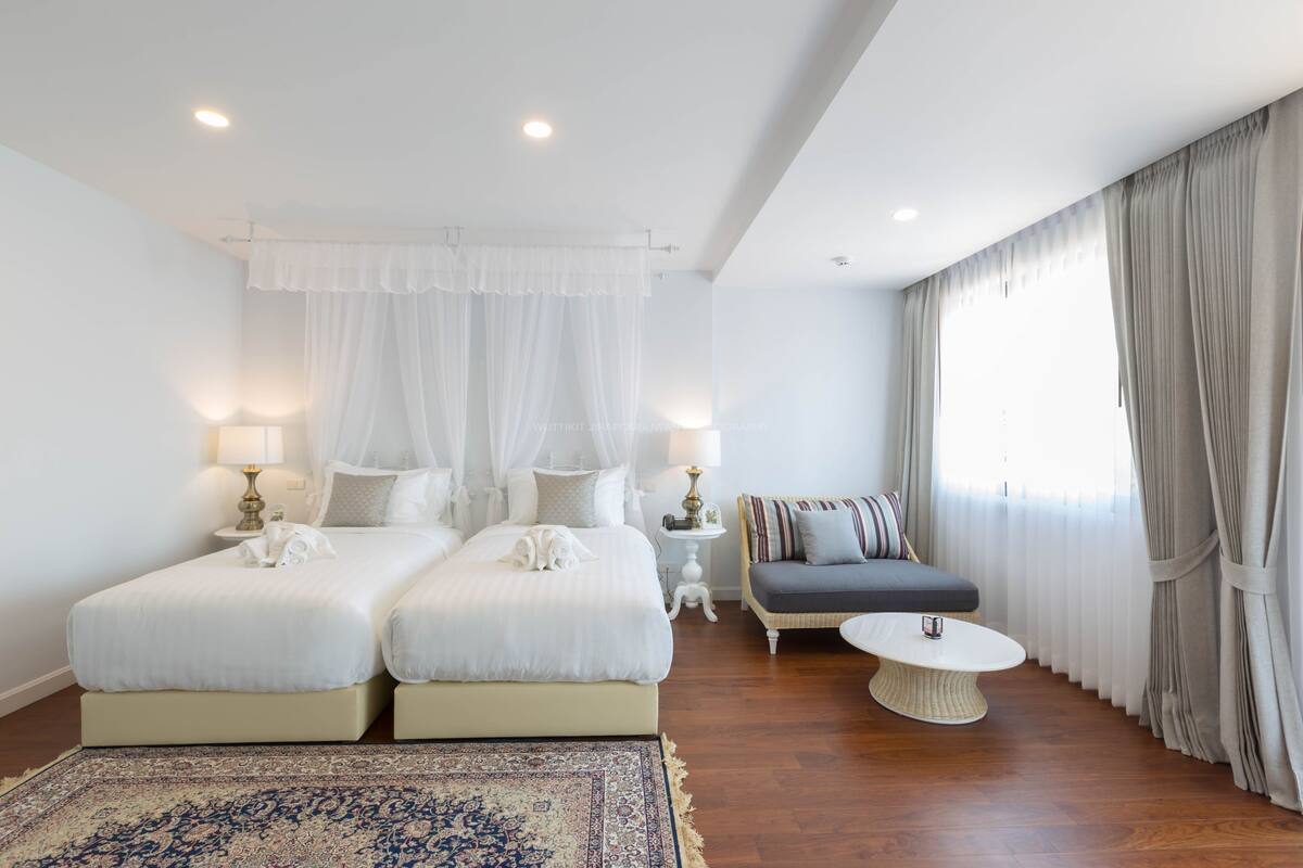 Premium Deluxe Room | Free minibar, in-room safe, desk, iron/ironing board