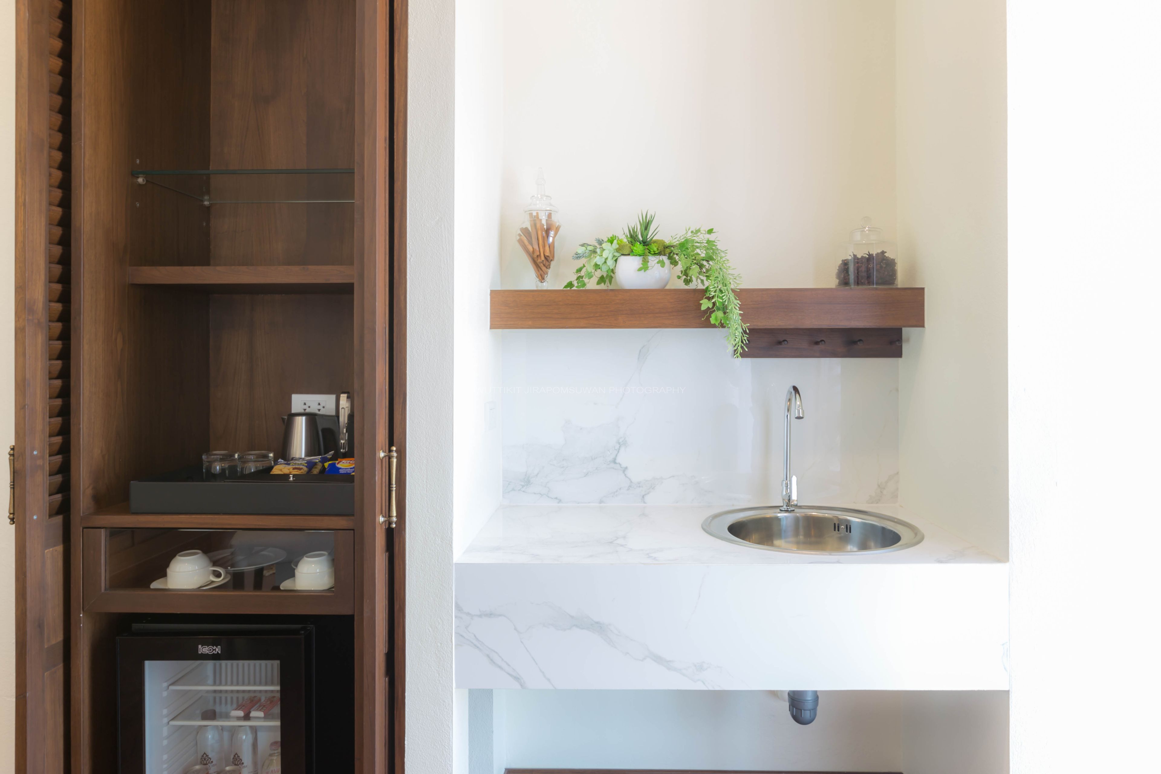 premium  executive room with bathtub | private kitchen | fridge, electric kettle