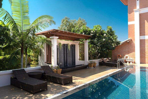 Außenpool, Liegestühle