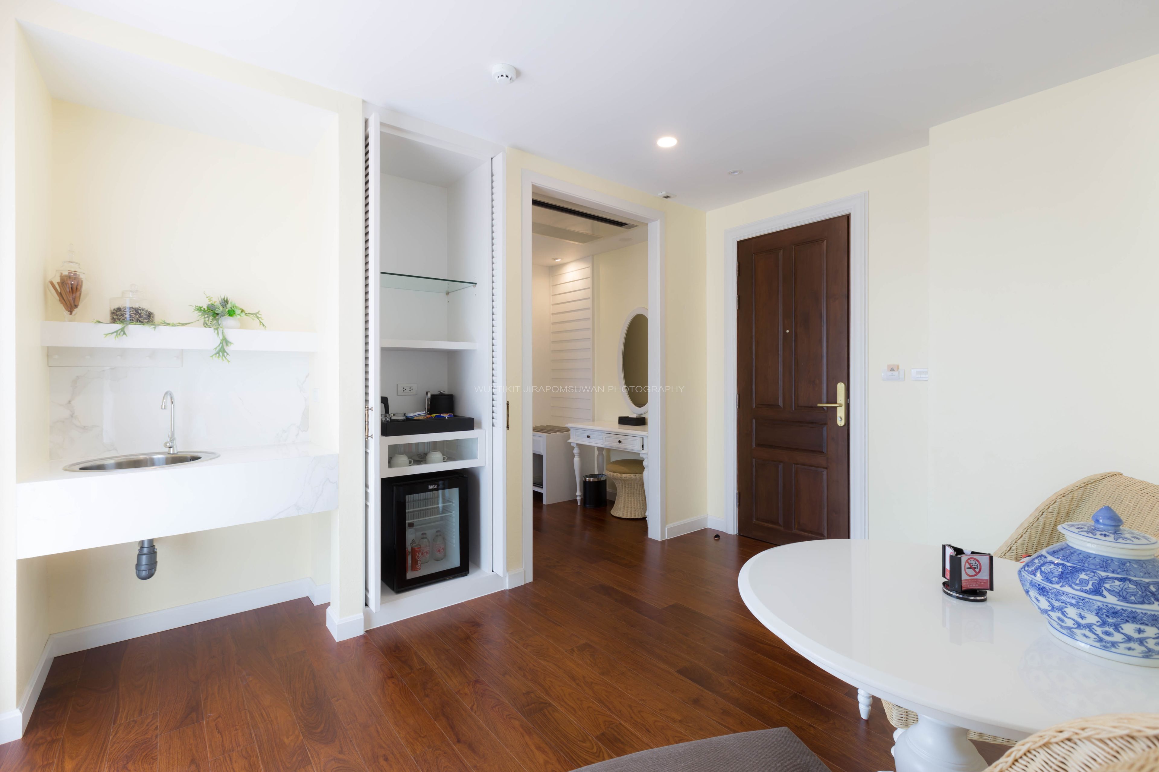 premium executive room | living area | smart tv