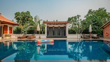 Outdoor pool, pool loungers