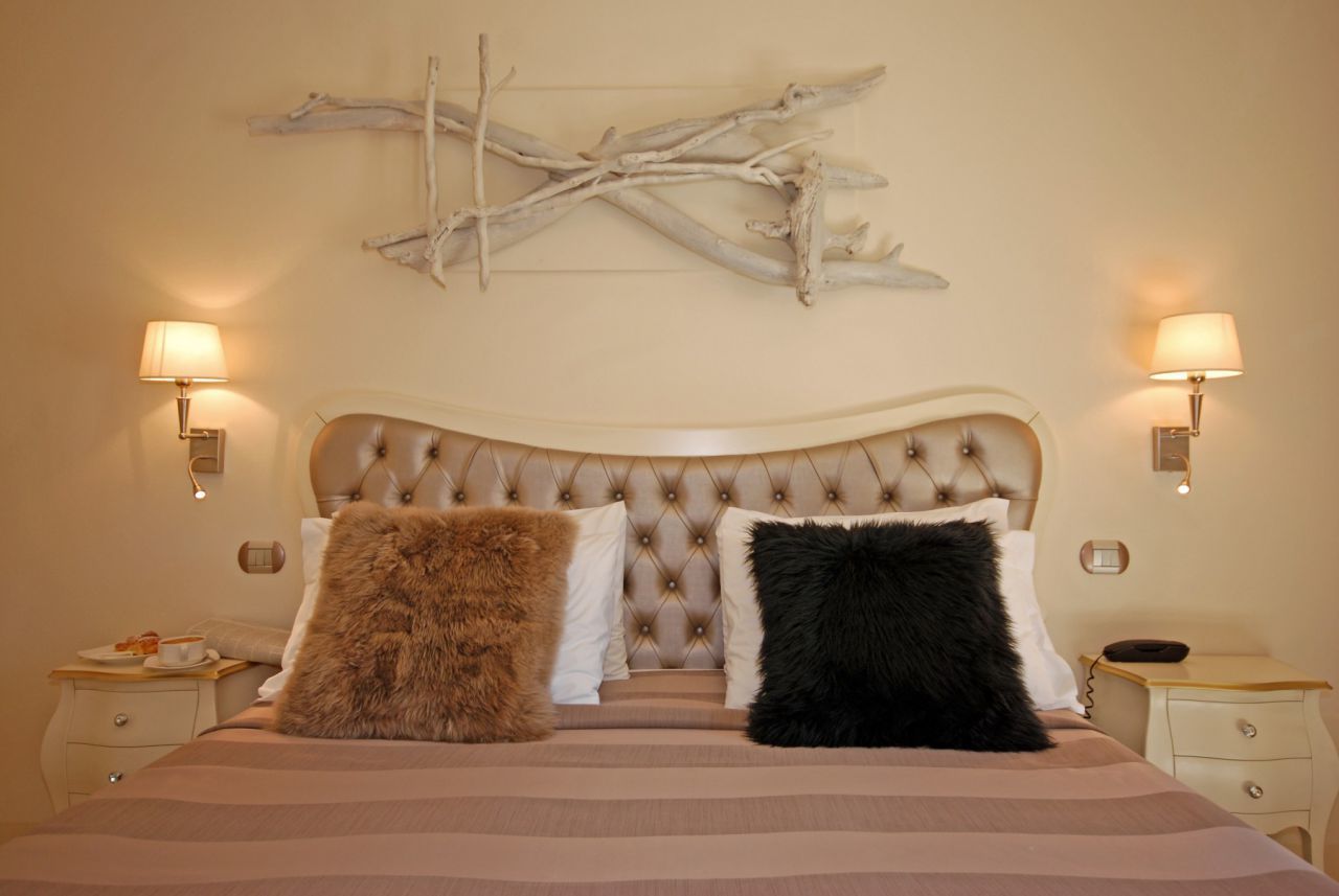 In-room safe, desk, free WiFi