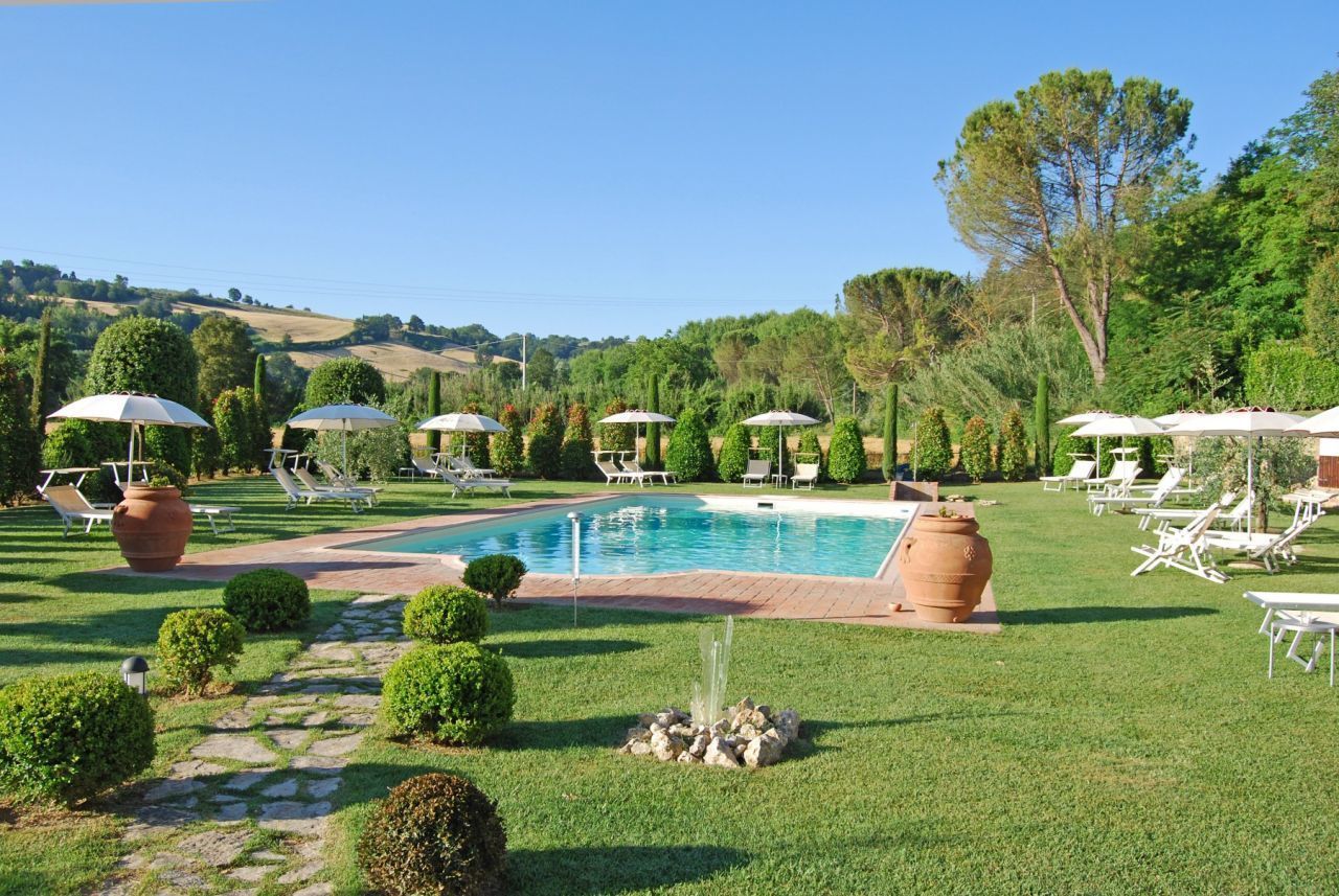 outdoor pool, pool loungers